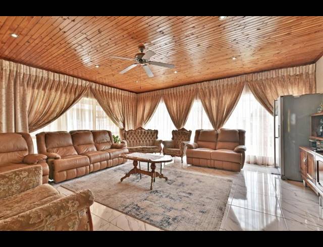 5 BEDROOM HOUSE FOR SALE IN GLENANDA